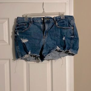 Old Navy boyfriend destroyed jean shorts size 12 gently worn